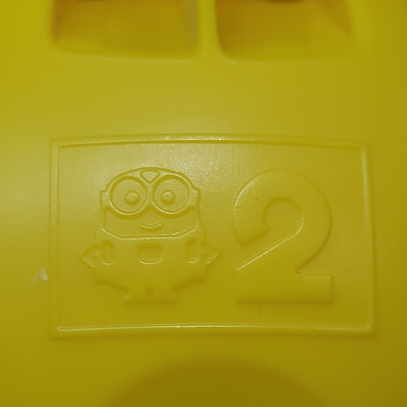 NEW 2019 McDONALDS HAPPY MEAL TOY MINIONS - GOLD DRACULA VAMPIRE MINION - Picture 8 of 10